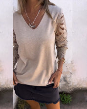 Gehaakte trui met V-hals van kant in de kleur Khaki voor dames in stijl ideaal voor de herfst.