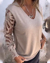 Gehaakte trui met V-hals van kant in de kleur Khaki voor dames in stijl ideaal voor de herfst.