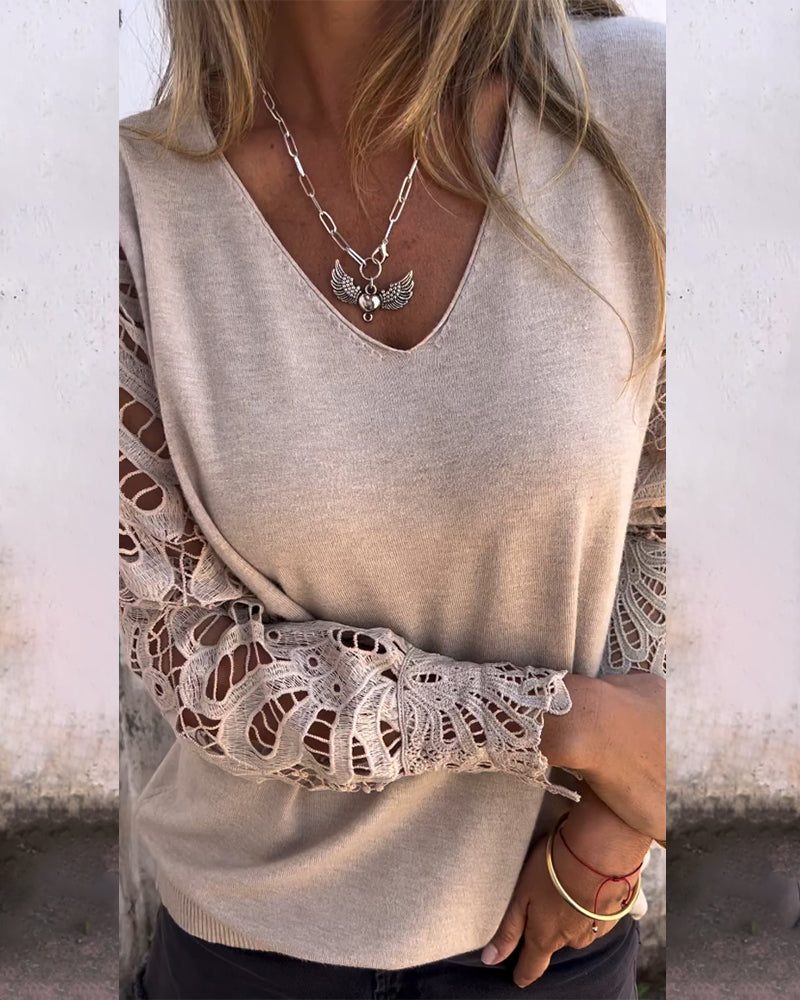 Gehaakte trui met V-hals van kant in de kleur Khaki voor dames in stijl ideaal voor de herfst.