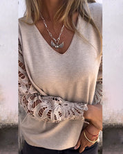 Gehaakte trui met V-hals van kant in de kleur Khaki voor dames in stijl ideaal voor de herfst.