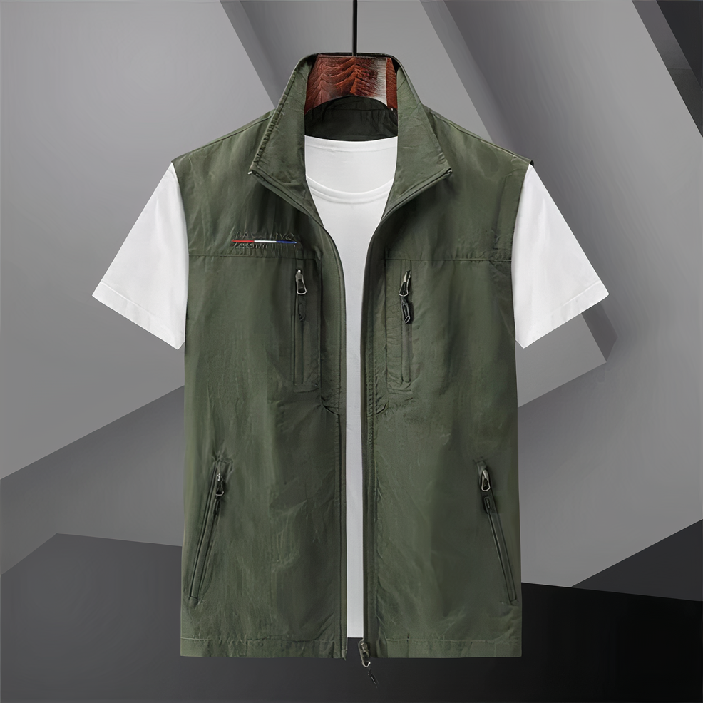 Guido | Veelzijdig Outdoor Vest in de kleur Groen voor heren in Outdoor stijl ideaal voor de lente.