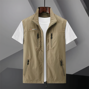 Guido | Veelzijdig Outdoor Vest in de kleur Khaki voor heren in Outdoor stijl ideaal voor de lente.