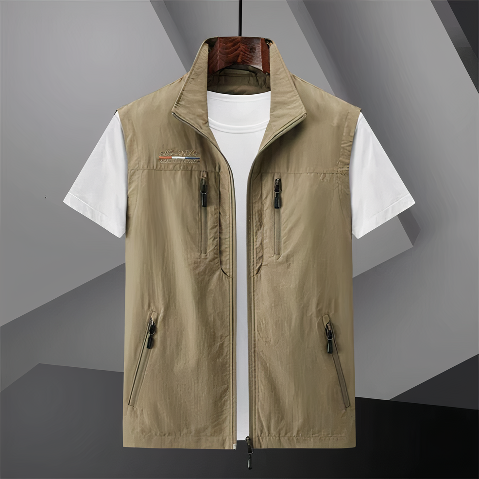 Guido | Veelzijdig Outdoor Vest in de kleur Khaki voor heren in Outdoor stijl ideaal voor de lente.