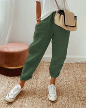 Deze katoenen en linnen broek biedt ultiem comfort en stijl voor diverse gelegenheden. Het premium materiaal zorgt voor een verkoelend effect, waardoor je je de hele dag comfortabel voelt, ongeacht de temperatuur. Daarnaast heeft de broek een uniek en elegant ontwerp en is gemaakt van duurzaam materiaal, wat zorgt voor een lange levensduur.