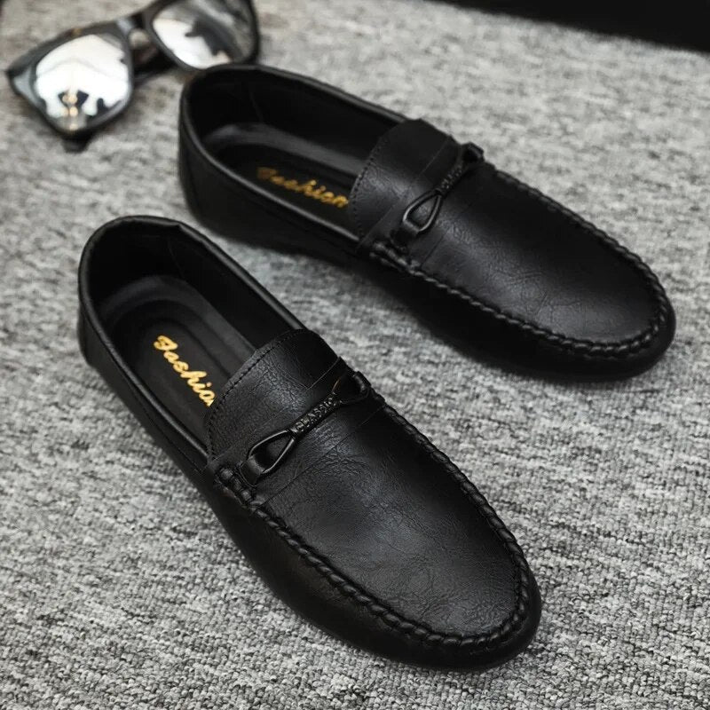 Henrick | Stijlvolle heren loafers in de kleur Zwart voor heren in Formal stijl ideaal voor de herfst.