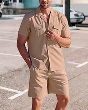 Herenoverhemd en korte broek in de kleur Khaki voor heren in stijl ideaal voor de lente.