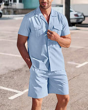 Herenoverhemd en korte broek in de kleur Lichtblauw voor heren in stijl ideaal voor de lente.