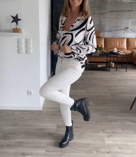 Herfstblousje met print in de kleur Wit voor dames in stijl ideaal voor de herfst.