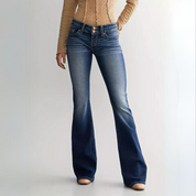 Hilary | Stijlvolle Flared Broek in de kleur Babyblauw voor dames in stijl ideaal voor de herfst.