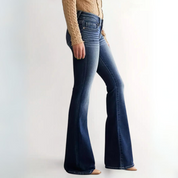Hilary | Stijlvolle Flared Broek in de kleur Babyblauw voor dames in stijl ideaal voor de herfst.