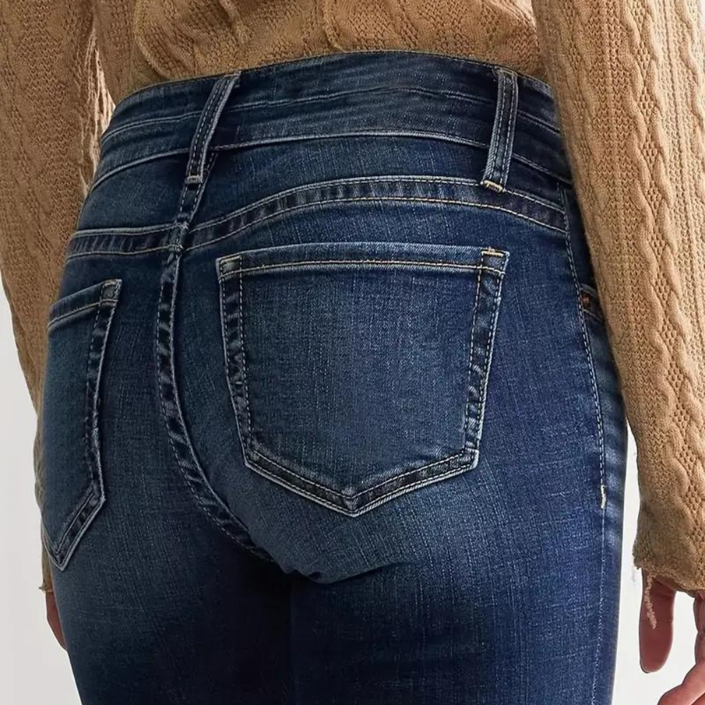 Hilary | Stijlvolle Flared Broek in de kleur Babyblauw voor dames in stijl ideaal voor de herfst.