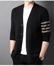 Hippe herenjas in de kleur Zwart voor heren in stijl geschikt voor alle seizoenen.