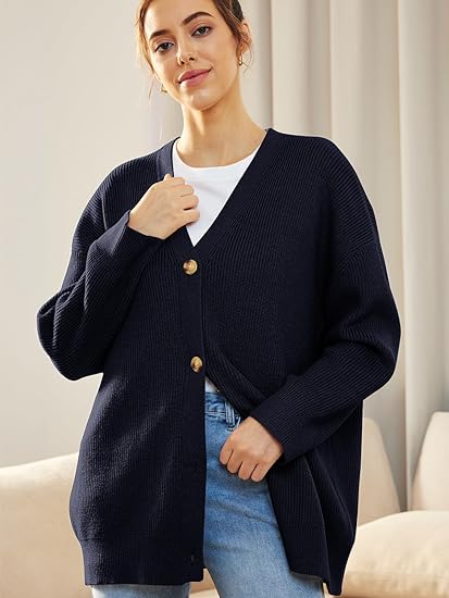 Ilse Jacobsen | Lichte cardigan met V-hals en knoopjes in de kleur Marineblauw voor dames in stijl ideaal voor de winter