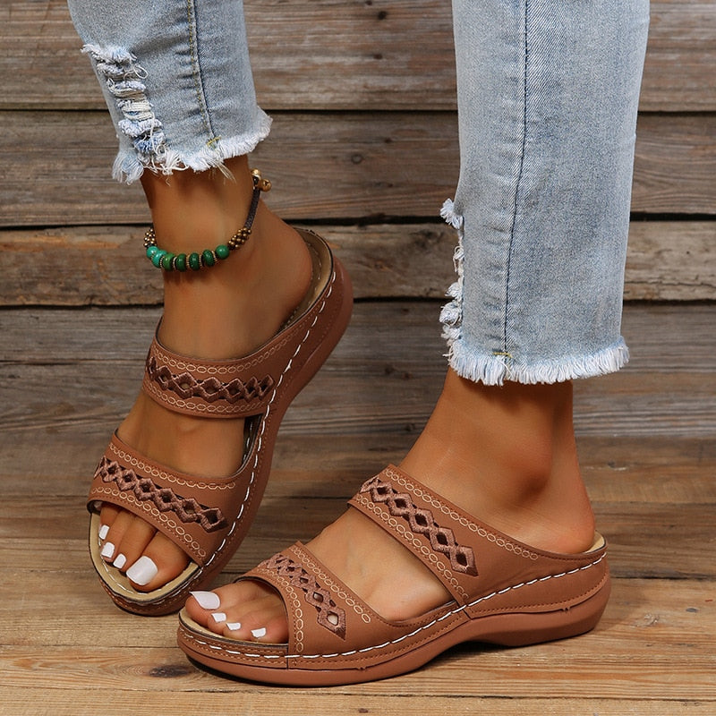 Zomersandalen - ontworpen voor een verfrissende ervaring tijdens warm weer. Biedt ademend comfort en is ideaal voor een trendy zomerlook. Ademend materiaal houdt je voeten koel en droog, terwijl orthopedische ondersteuning langdurig comfort biedt. Geschikt voor diverse zomerse activiteiten.