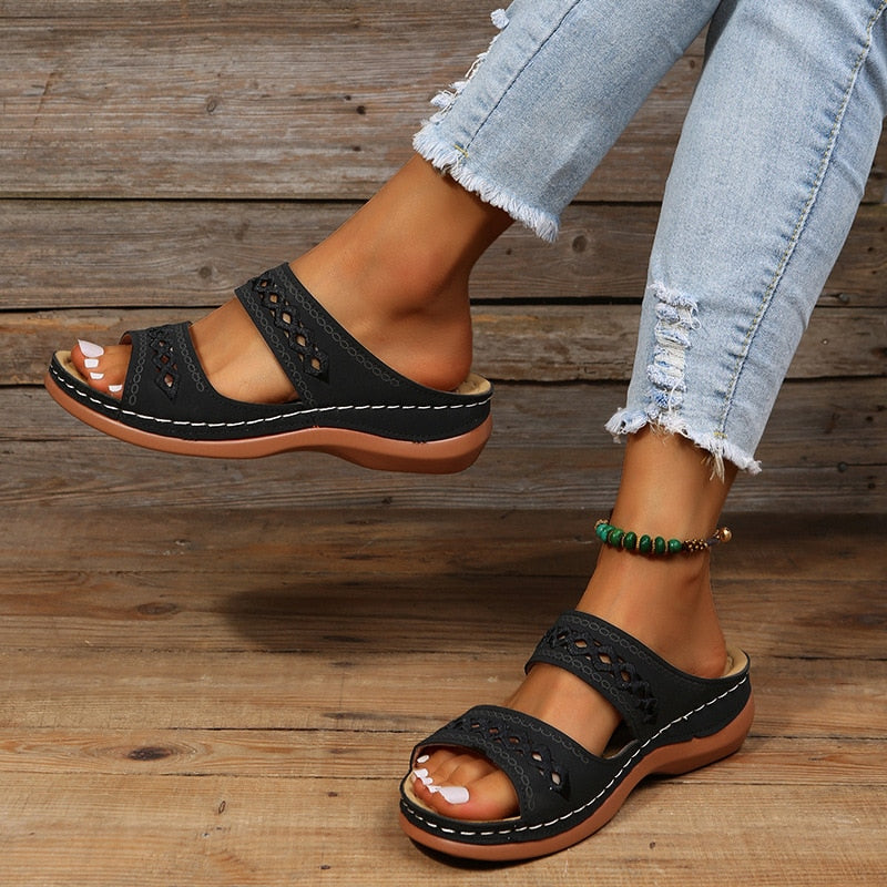 Zomersandalen - ontworpen voor een verfrissende ervaring tijdens warm weer. Biedt ademend comfort en is ideaal voor een trendy zomerlook. Ademend materiaal houdt je voeten koel en droog, terwijl orthopedische ondersteuning langdurig comfort biedt. Geschikt voor diverse zomerse activiteiten.