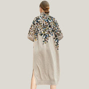 Isa | Comfortabele coljurk met bladpatroon in de kleur Beige voor dames in stijl ideaal voor de herfst.