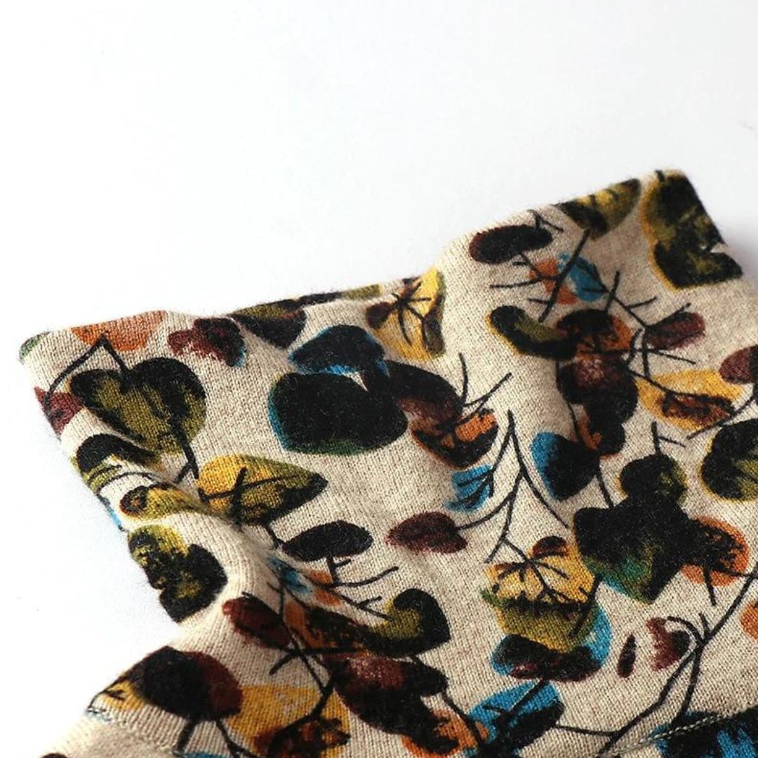 Isa | Comfortabele coljurk met bladpatroon in de kleur Beige voor dames in stijl ideaal voor de herfst.