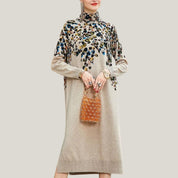 Isa | Comfortabele coljurk met bladpatroon in de kleur Beige voor dames in stijl ideaal voor de herfst.