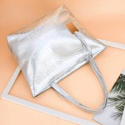 Isabella Schoudertas | Ruime tas met krokodillenprint in de kleur Zwart voor dames in stijl geschikt voor alle seizoenen.