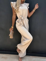 Ultieme elegantie - deze jumpsuit is een stijlvolle keuze met prachtige wijde pijpen voor een trendy uitstraling. Kenmerken zijn onder andere een ronde halslijn, lichte rekbaarheid voor comfort en een perfecte pasvorm die flatteert.