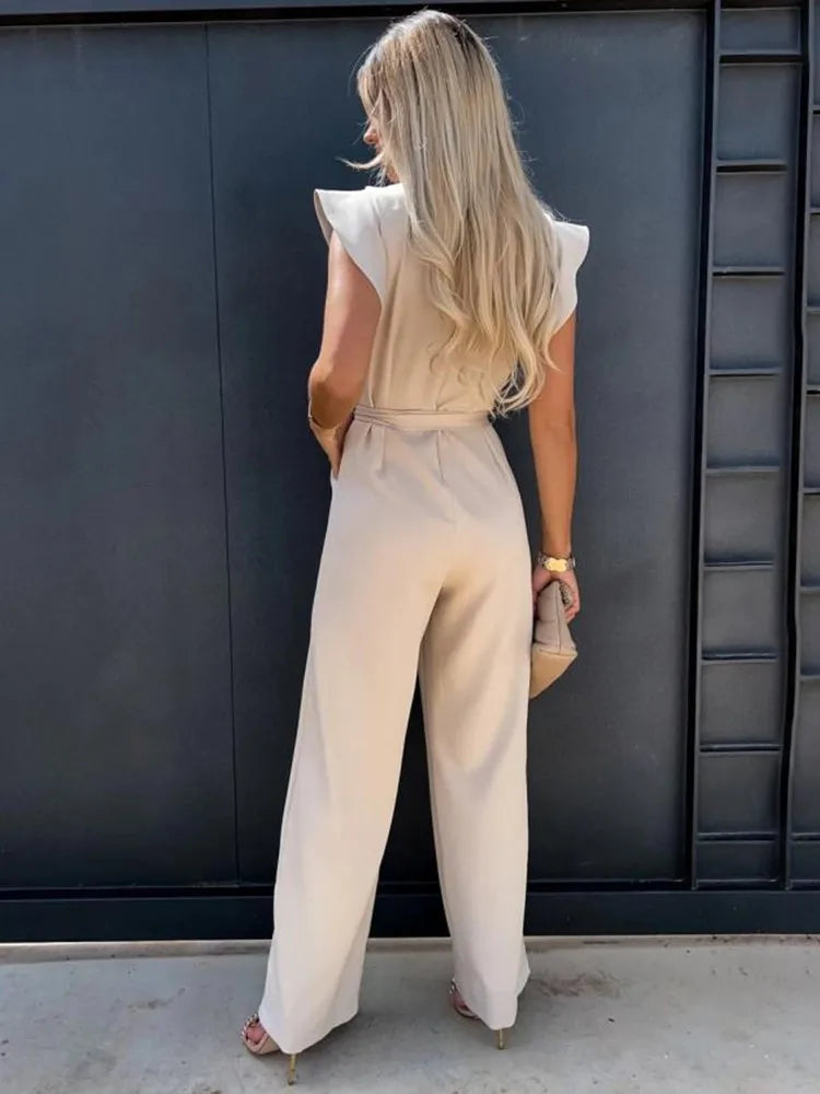 Ultieme elegantie - deze jumpsuit is een stijlvolle keuze met prachtige wijde pijpen voor een trendy uitstraling. Kenmerken zijn onder andere een ronde halslijn, lichte rekbaarheid voor comfort en een perfecte pasvorm die flatteert.