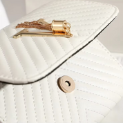 Jannete Luxe Handtas | Elegant & stijlvol in de kleur Wit voor dames in stijl geschikt voor alle seizoenen.