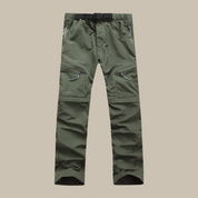 Ontdek de veelzijdige Jasper afritsbroek, de perfecte mix van comfort en functionaliteit, speciaal ontworpen als outdoor kleding voor heren. Deze broek is ideaal voor diverse activiteiten, van het bewandelen van paden tot het verkennen van nieuwe steden. De broek biedt een comfortabele pasvorm, premium kwaliteit en is praktisch voor verschillende weersomstandigheden. Met de mogelijkheid om eenvoudig te wisselen tussen een lange broek en shorts, ben je altijd optimaal gekleed.