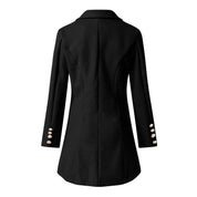 Zwarte blazer, een ultiem stijlvolle toevoeging aan je garderobe. Met een perfecte balans tussen comfort en elegantie, biedt deze blazer een luxueuze uitstraling in elke outfit. Gemaakt van hoogwaardige stoffen, heeft deze blazer een gedurfd en modieus design. Maattabel beschikbaar.