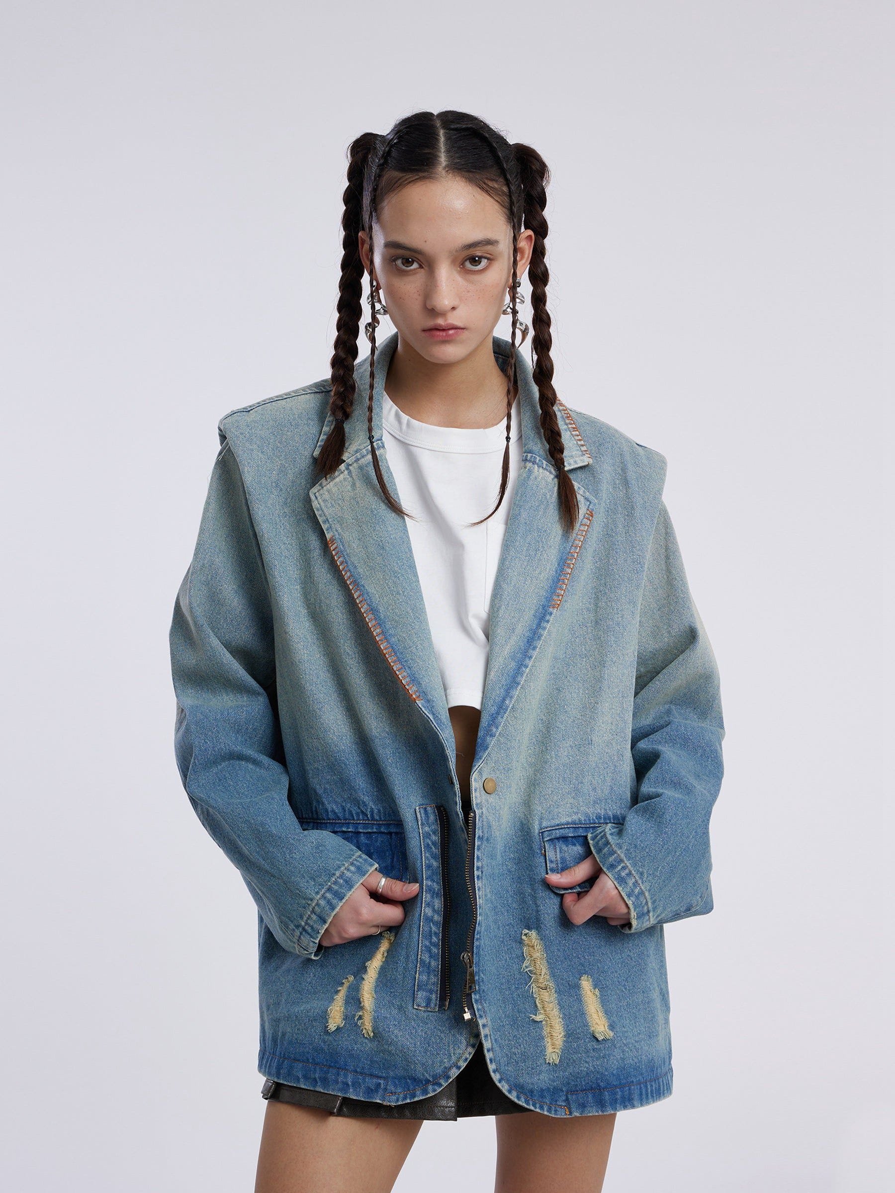 Jouje | Vintage spijkerjasje met franjes in de kleur Blauw voor dames in Heritage stijl ideaal voor de herfst.