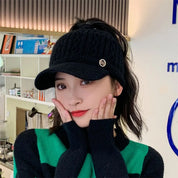 Jules | Casual & trendy gebreide baseballpet in de kleur Zwart voor dames in stijl ideaal voor de winter