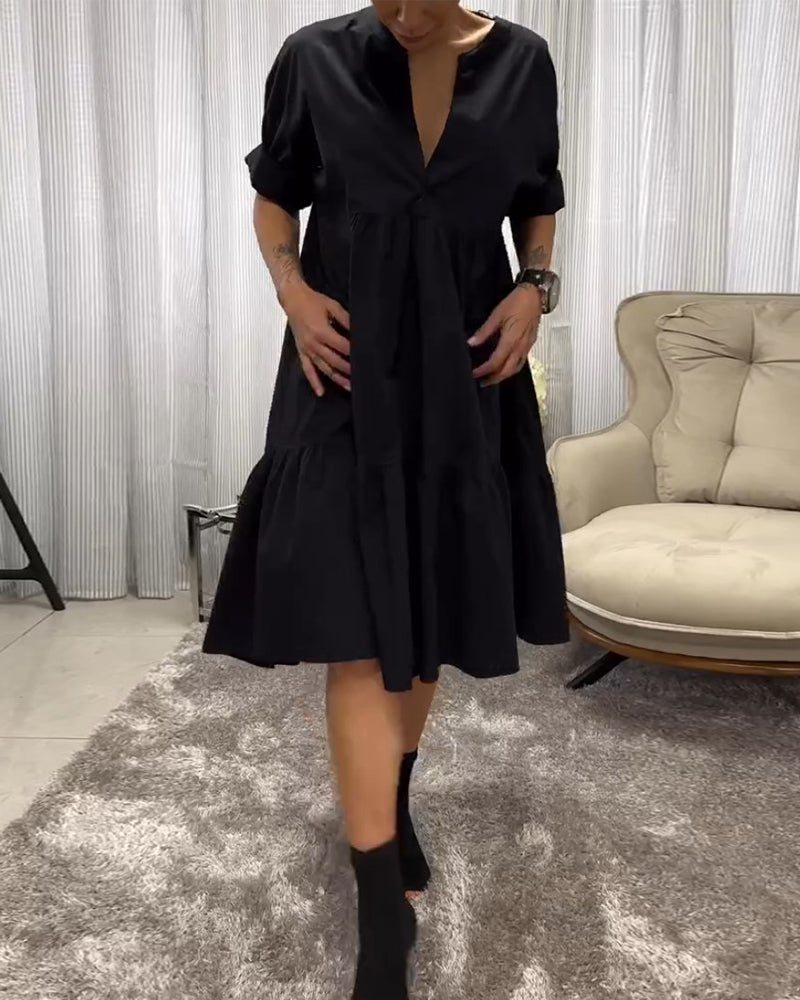 Jurk met 3/4 mouwen en diepe V-hals in de kleur Zwart voor dames in stijl ideaal voor de herfst.