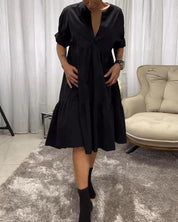 Jurk met 3/4 mouwen en diepe V-hals in de kleur Zwart voor dames in stijl ideaal voor de herfst.