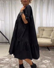 Jurk met 3/4 mouwen en diepe V-hals in de kleur Zwart voor dames in stijl ideaal voor de herfst.