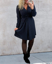 Jurk met effen kleur en gesmoorde taille in de kleur Marineblauw voor dames in stijl ideaal voor de herfst.