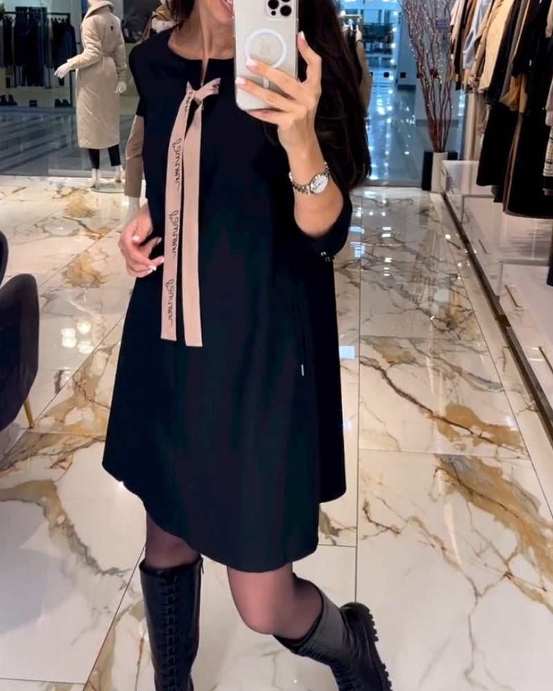 Jurk met elegante stijl en bandage in de kleur Zwart voor dames in stijl ideaal voor de herfst.