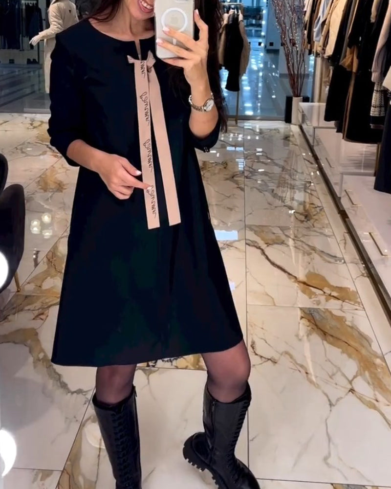 Jurk met elegante stijl en bandage in de kleur Zwart voor dames in stijl ideaal voor de herfst.