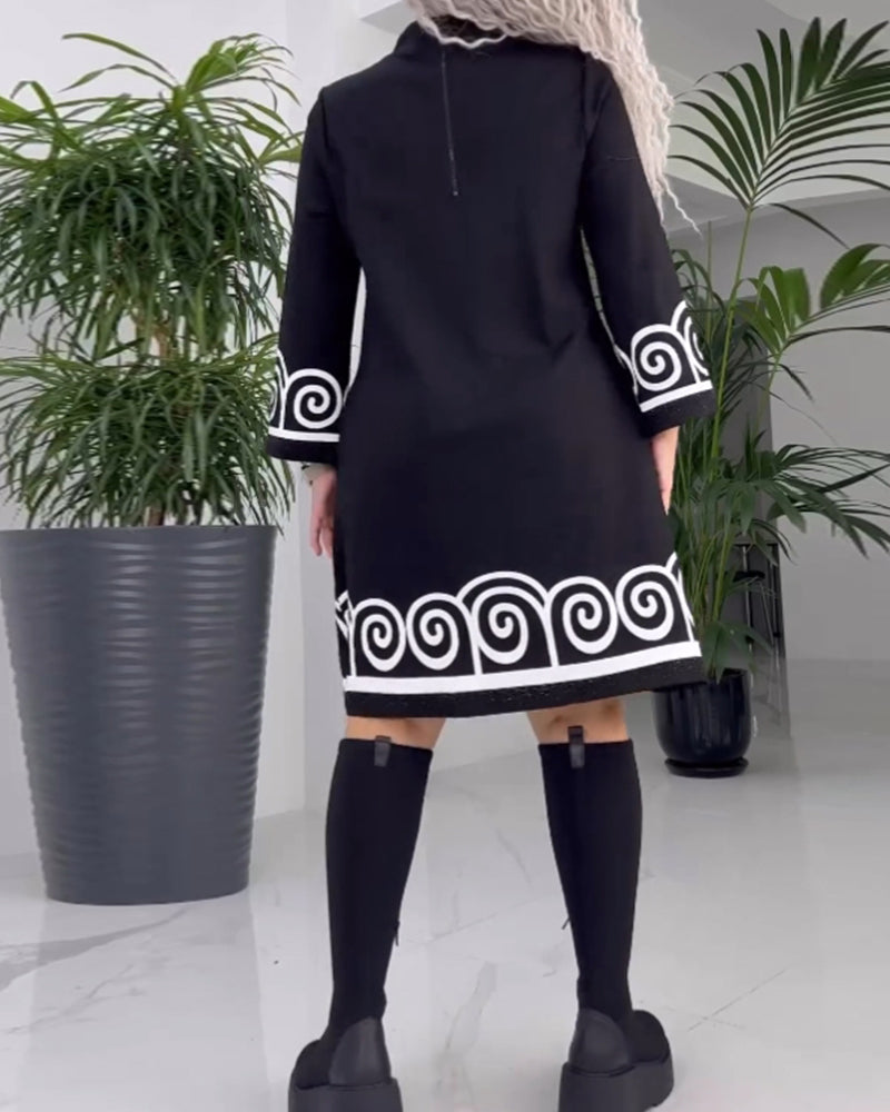 Jurk met golvend patroon en lange mouwen in de kleur Zwart voor dames in stijl ideaal voor de herfst.