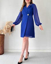 Jurk met gouden gesp in de kleur Blauw voor dames in stijl ideaal voor de herfst.