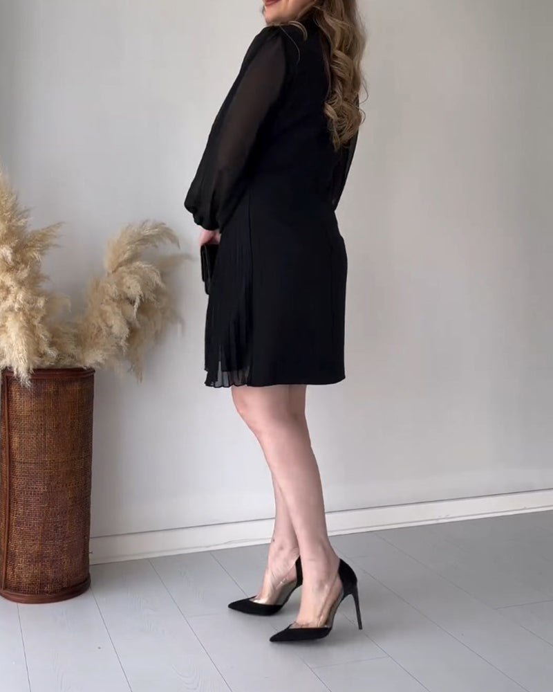 Jurk met gouden gesp in de kleur Zwart voor dames in stijl ideaal voor de herfst.