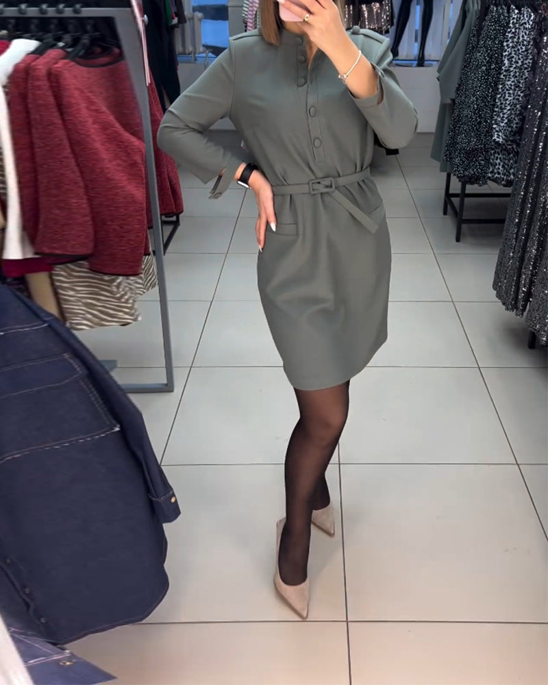 Jurk met knopen en strik in de taille in de kleur Grijs voor dames in stijl ideaal voor de herfst.