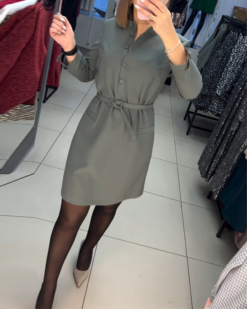 Jurk met knopen en strik in de taille in de kleur Grijs voor dames in stijl ideaal voor de herfst.