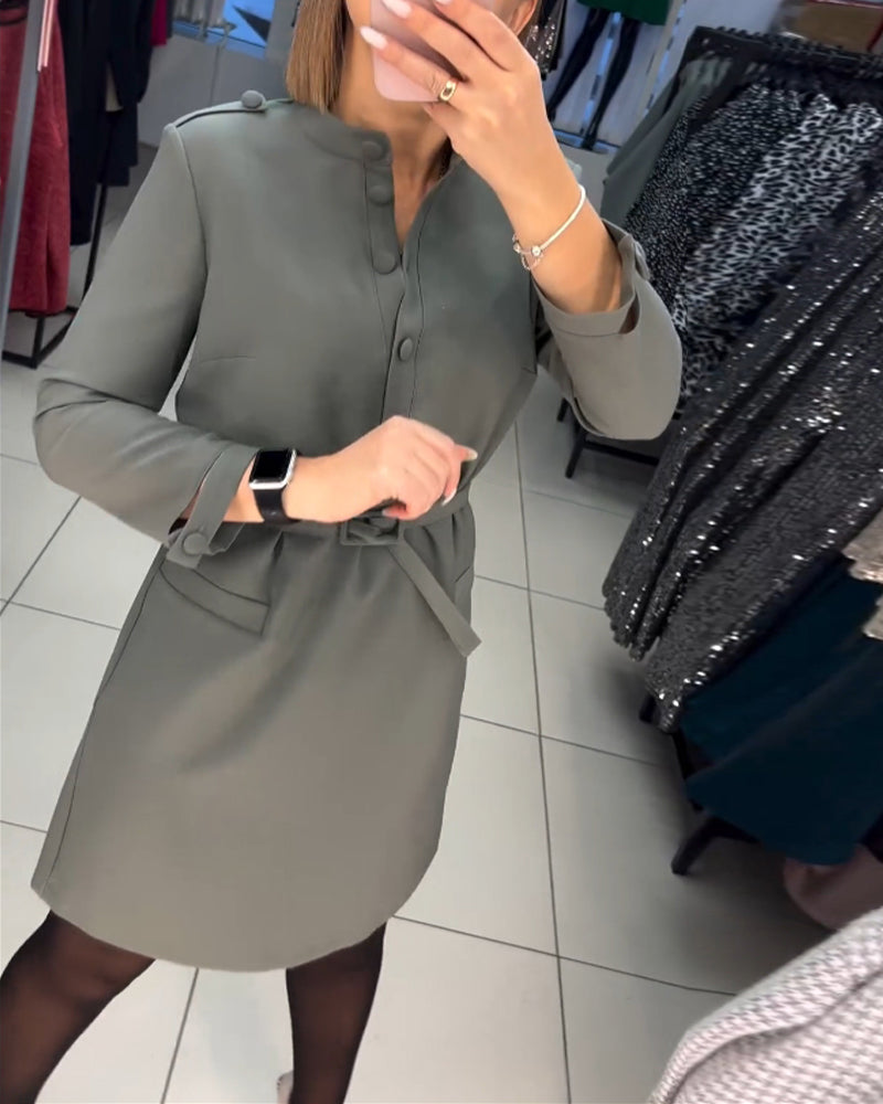 Jurk met knopen en strik in de taille in de kleur Grijs voor dames in stijl ideaal voor de herfst.