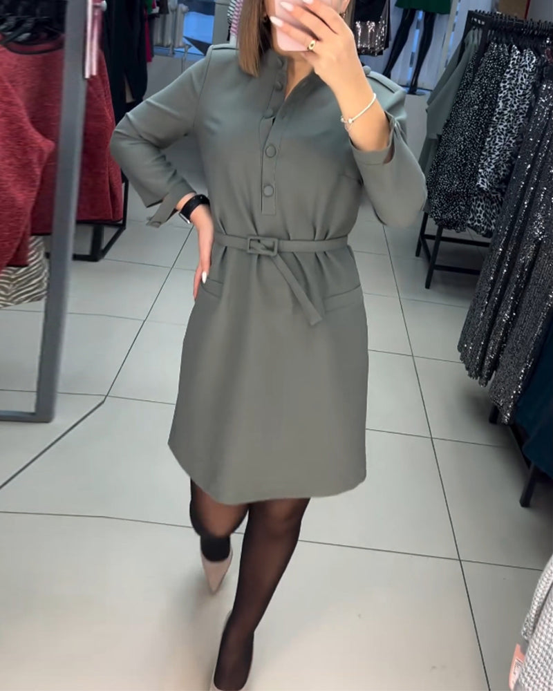 Jurk met knopen en strik in de taille in de kleur Grijs voor dames in stijl ideaal voor de herfst.