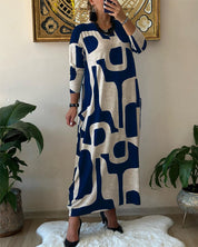 Jurk met lange mouwen en zwart witte print in de kleur Blauw voor dames in stijl ideaal voor de herfst.