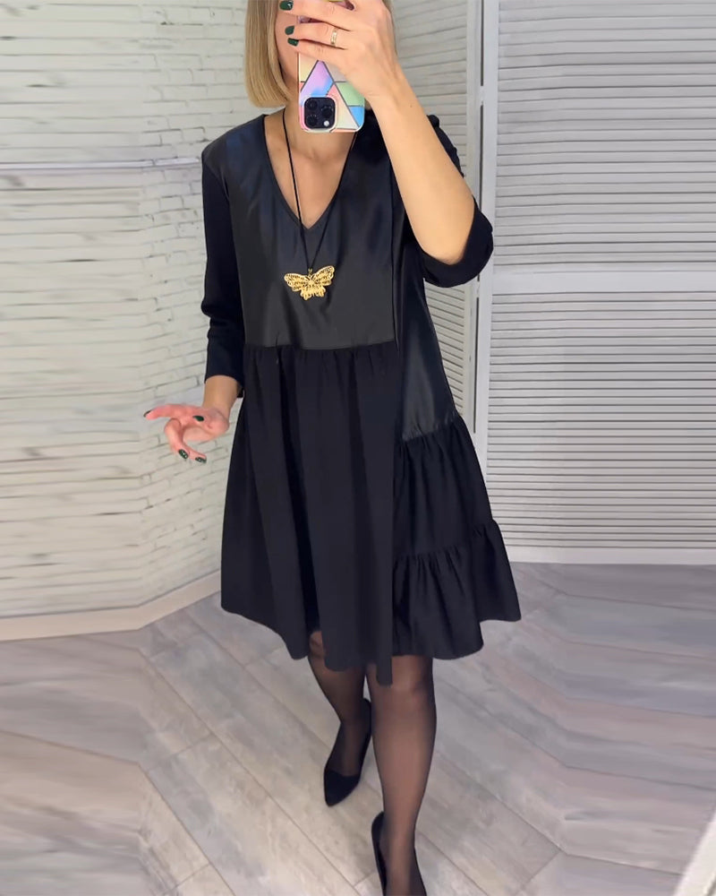 Jurk met patchwork en V-hals in de kleur Zwart voor dames in stijl ideaal voor de herfst.