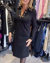 Jurk met ritssluiting en revers in de kleur Zwart voor dames in stijl ideaal voor de herfst.