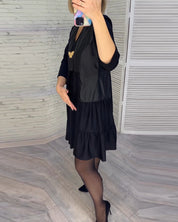 Jurk met V-hals en patchwork in de kleur Zwart voor dames in stijl ideaal voor de herfst.