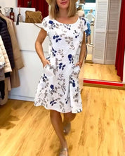 Jurk met zakken en bloemen patroon in de kleur Wit voor dames in stijl ideaal voor de lente.
