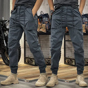 Kees | Moderne heren cargobroek met zakken in de kleur Donkergrijs voor heren in Outdoor stijl ideaal voor de herfst.