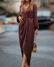 Kim | Elegante jurk met lantaarnmouwen en v-hals in de kleur Bordeaux voor dames in stijl ideaal voor de herfst.